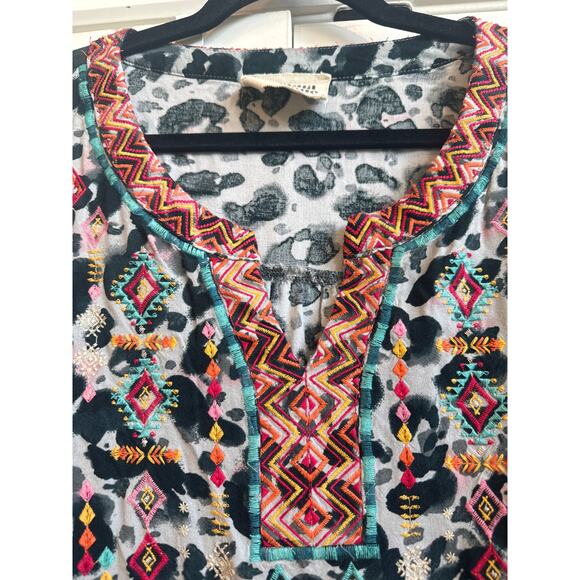 Savanna Jane Black and White Print Top with Multicolor Embroidered Tribal Design - Picture 3 of 7